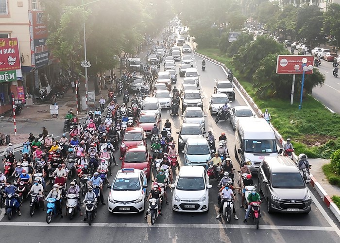 Giám sát việc thực hiện chính sách, pháp luật về đảm bảo trật tự, an toàn giao thông - Anh 1