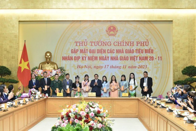 Thủ tướng gặp mặt các nhà giáo tiêu biểu - Anh 2