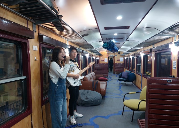 Lên tàu di sản, dự khai mạc Lễ hội Thiết kế sáng tạo Hà Nội 2023 - Anh 4
