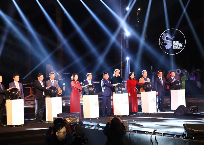 Lên tàu di sản, dự khai mạc Lễ hội Thiết kế sáng tạo Hà Nội 2023 - Anh 1