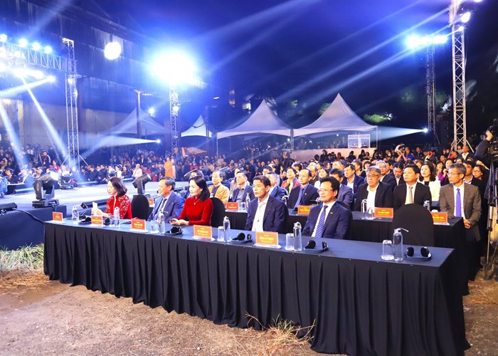Lên tàu di sản, dự khai mạc Lễ hội Thiết kế sáng tạo Hà Nội 2023 - Anh 2