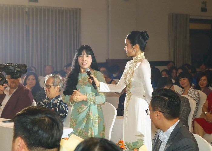 Một 