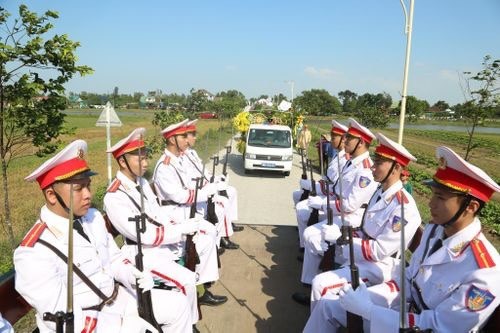 Truy tặng Huy hiệu “Tuổi trẻ dũng cảm” cho Đại úy công an hy sinh khi làm nhiệm vụ - Anh 4