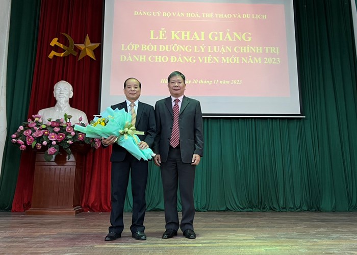 Đảng ủy Bộ VHTTDL: Chú trọng công tác giáo dục, đào tạo, bồi dưỡng lý luận chính trị cho đảng viên mới - Anh 2
