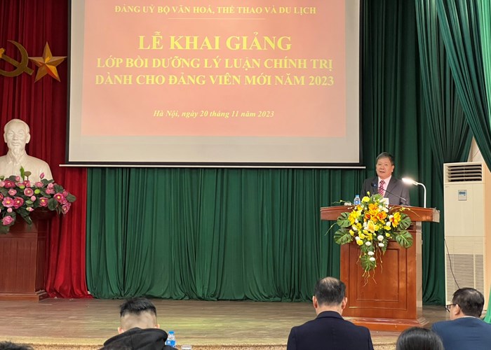 Đảng ủy Bộ VHTTDL: Chú trọng công tác giáo dục, đào tạo, bồi dưỡng lý luận chính trị cho đảng viên mới - Anh 1