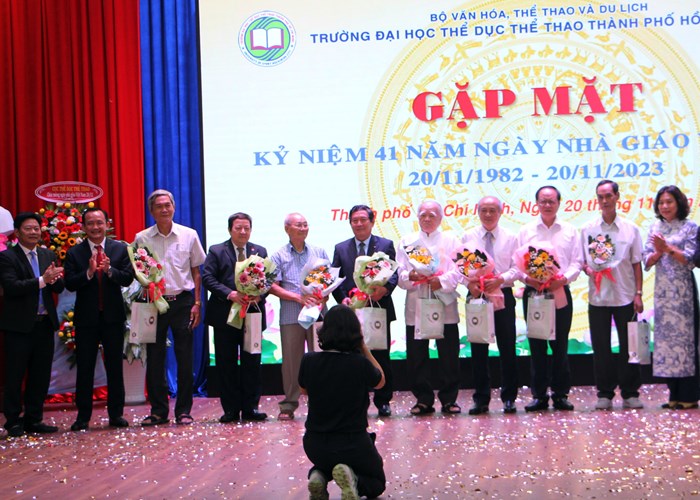 Trường ĐH Thể dục thể thao TP.HCM tri ân nhà giáo, huấn luyện viên - Anh 1