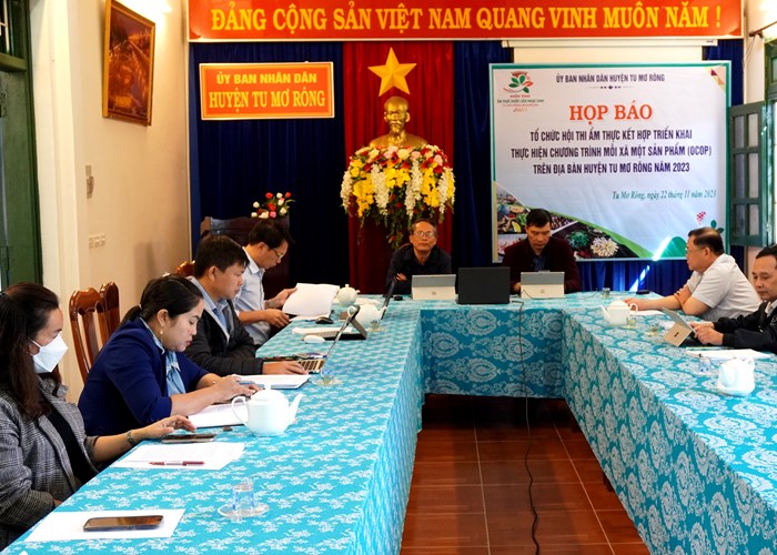 Chế biến các món ăn ngon từ dược liệu quý của Tu Mơ Rông - Anh 1