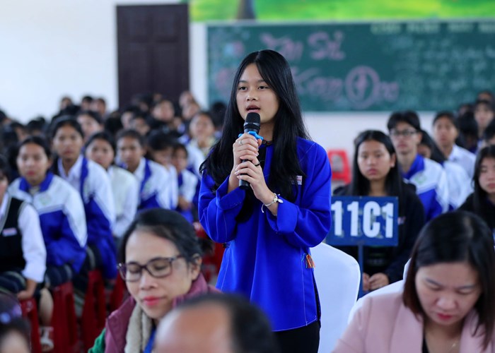 Doãn Quốc Đam bất ngờ gặp nhiều “fan” trên phố núi Đà Lạt - Anh 5