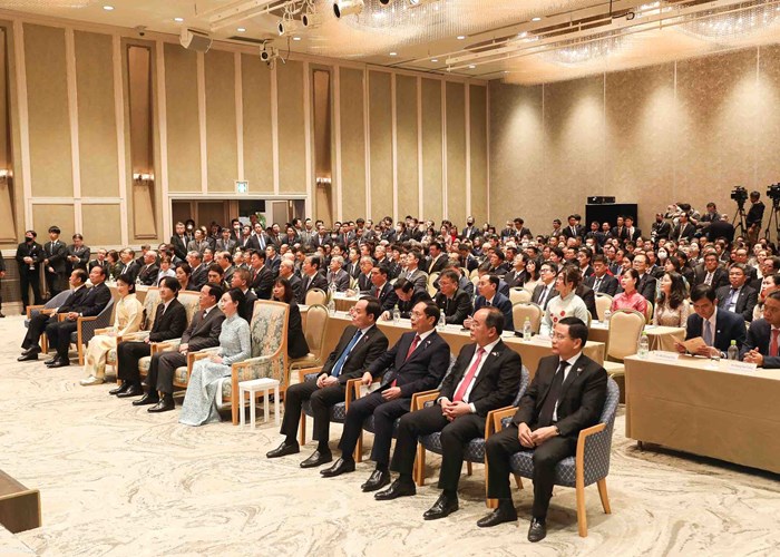 Triển lãm ảnh và chương trình hòa nhạc đặc biệt kỷ niệm 50 năm thiết lập quan hệ ngoại giao Việt Nam - Nhật Bản - Anh 3