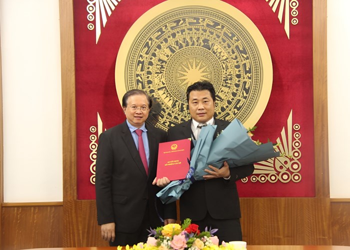 Bộ VHTTDL: Trao quyết định điều động, bổ nhiệm cán bộ - Anh 2