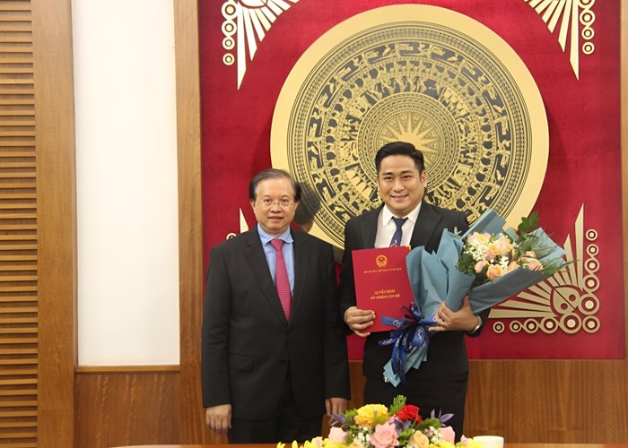 Bộ VHTTDL: Trao quyết định điều động, bổ nhiệm cán bộ - Anh 3