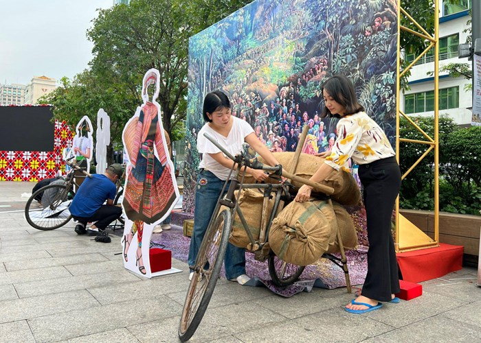 Triển lãm 