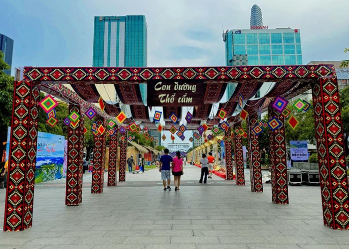Quảng bá sắc màu Sơn La - Tây Bắc tại thành phố mang tên Bác - Anh 4