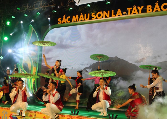 Quảng bá sắc màu Sơn La - Tây Bắc tại thành phố mang tên Bác - Anh 1