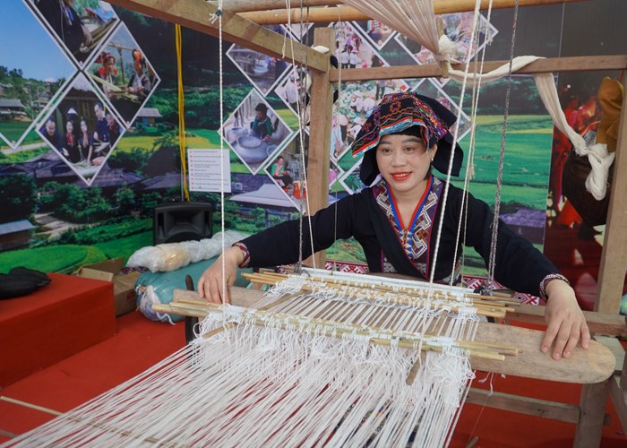 Dac sac khong gian van hoa vung cao Dien Bien tai TP.HCM - Anh 3