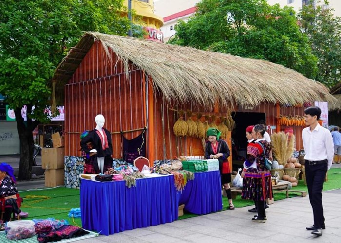 Dac sac khong gian van hoa vung cao Dien Bien tai TP.HCM - Anh 7