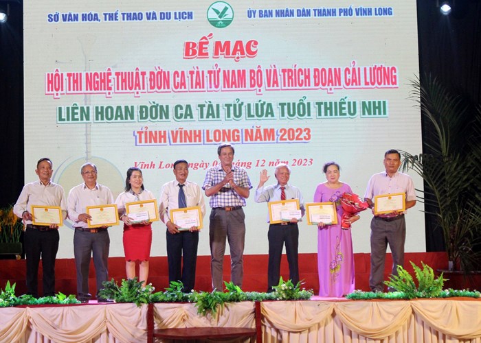 Vĩnh Long: Trao giải Hội thi Đờn ca tài tử, trích đoạn cải lương và Liên hoan Đờn ca tài tử lứa tuổi thiếu nhi - Anh 1