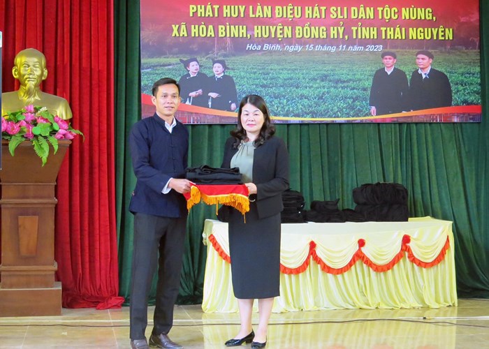 Ve Dong Hy nghe cau hat Sli dam tham cua nguoi Nung - Anh 4
