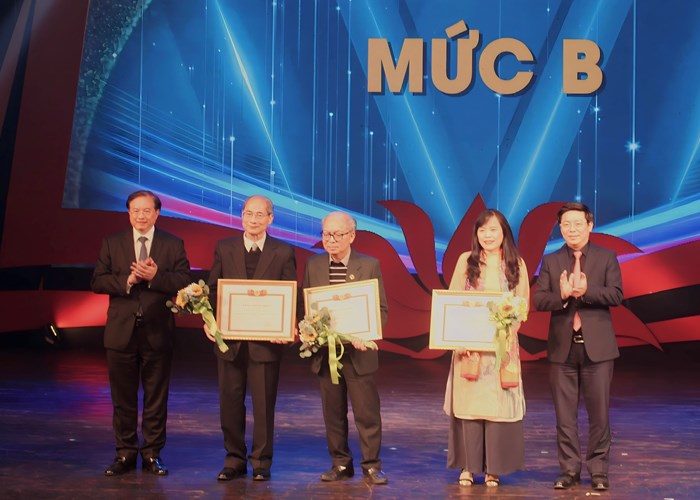 Trao tặng thưởng các tác phẩm lý luận, phê bình văn học, nghệ thuật xuất bản năm 2022 - Anh 4