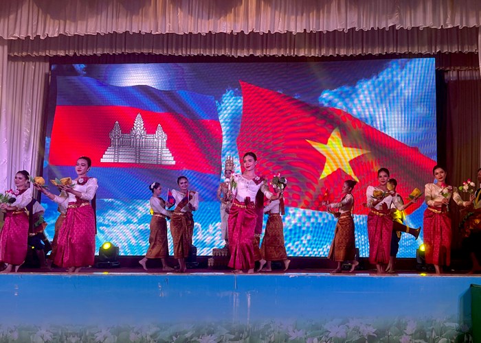 Chương trình nghệ thuật Campuchia tại Đồng Tháp: Thắm tình hữu nghị - Anh 1