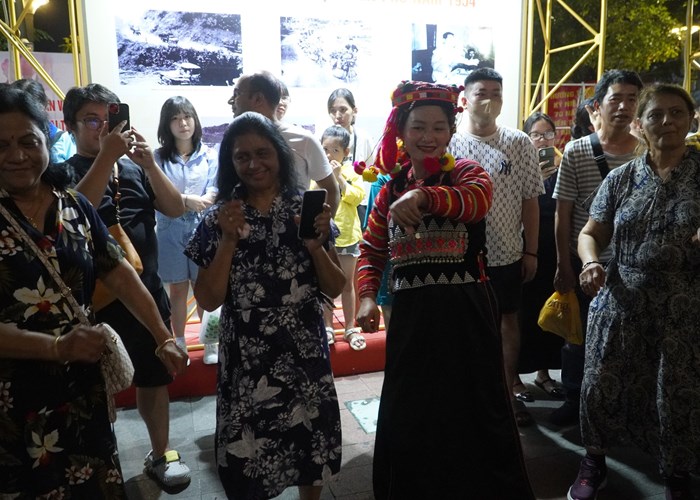Ruc ro sac mau Dien Bien giua long thanh pho mang ten Bac - Anh 10
