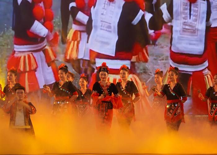 Ruc ro sac mau Dien Bien giua long thanh pho mang ten Bac - Anh 3