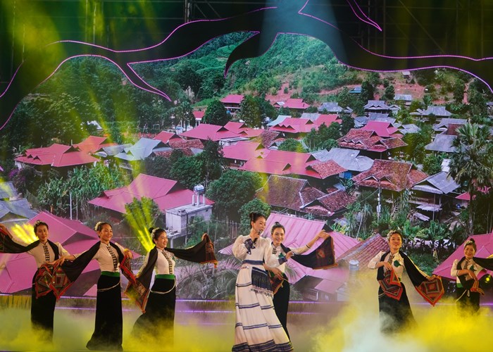 Ruc ro sac mau Dien Bien giua long thanh pho mang ten Bac - Anh 4