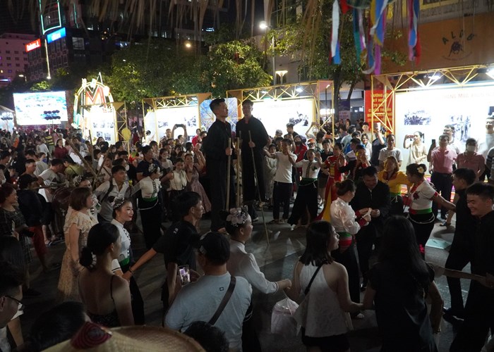 Ruc ro sac mau Dien Bien giua long thanh pho mang ten Bac - Anh 11