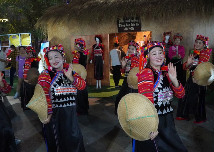 Ruc ro sac mau Dien Bien giua long thanh pho mang ten Bac - Anh 7