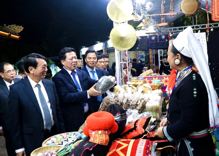Lần đầu tiên tổ chức Ngày hội Du lịch Non nước Cao Bằng tại Hà Nội - Anh 7