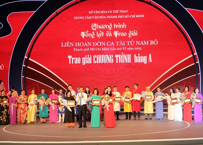 Trao giải 