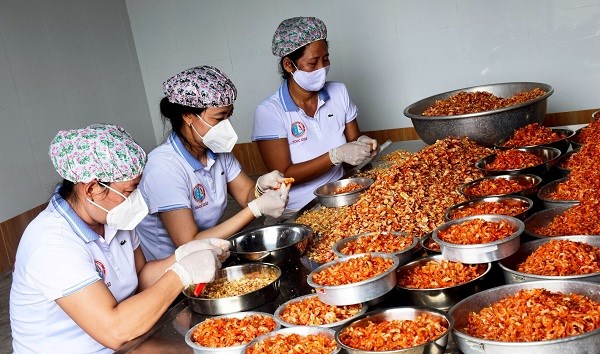 Cà Mau đón Bằng chứng nhận Nghề làm tôm khô là Di sản văn hóa phi vật thể quốc gia - Anh 3
