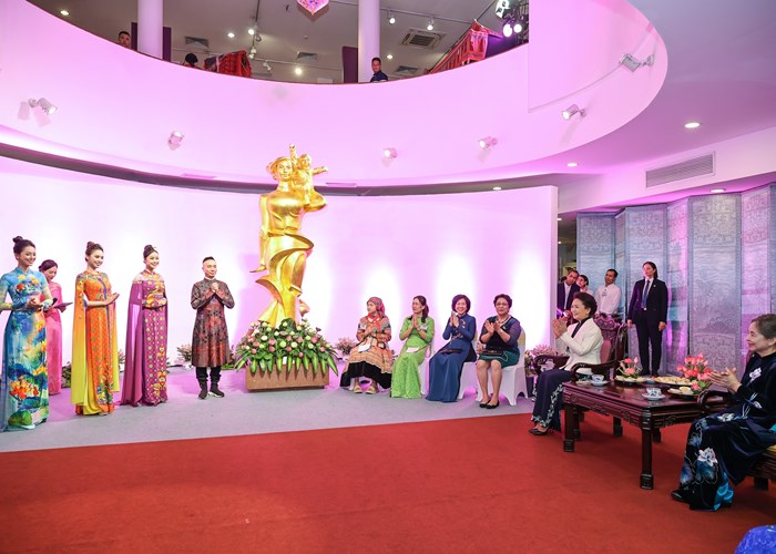 Phu nhân hai Tổng Bí thư Việt Nam, Trung Quốc thăm Bảo tàng Phụ nữ Việt Nam - Anh 3