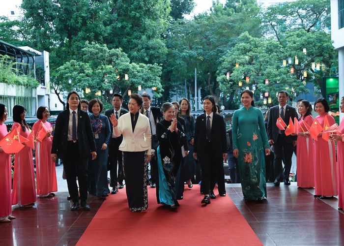 Phu nhân hai Tổng Bí thư Việt Nam, Trung Quốc thăm Bảo tàng Phụ nữ Việt Nam - Anh 1