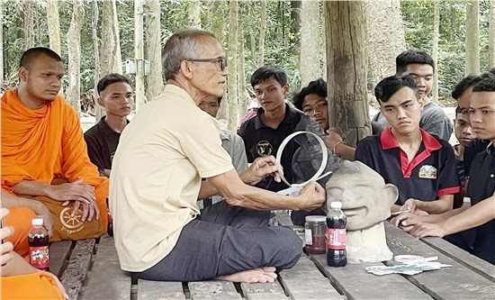 Nghe thuat che tac mao, mat na cua nguoi Khmer o Tra Vinh - Anh 2