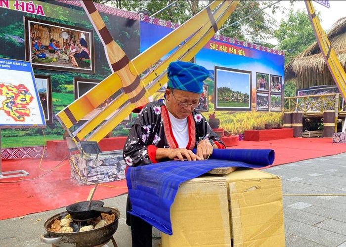 Rực rỡ sắc màu văn hóa Điện Biên giữa lòng Thủ đô - Anh 7