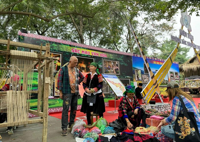 Rực rỡ sắc màu văn hóa Điện Biên giữa lòng Thủ đô - Anh 2