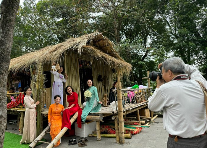 Rực rỡ sắc màu văn hóa Điện Biên giữa lòng Thủ đô - Anh 10