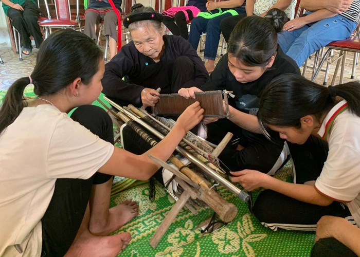 Nghe det tho cam cua nguoi Tay o Luong Noi - Anh 2