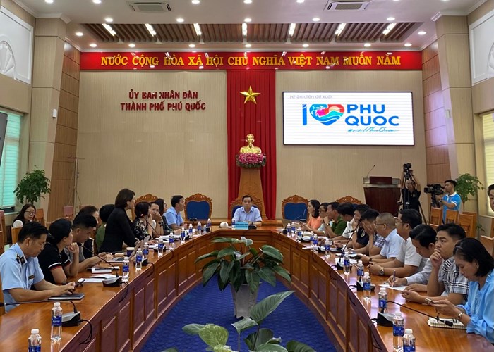 Phú Quốc triển khai loạt giải pháp đổi mới diện mạo điểm đến du lịch - Anh 1