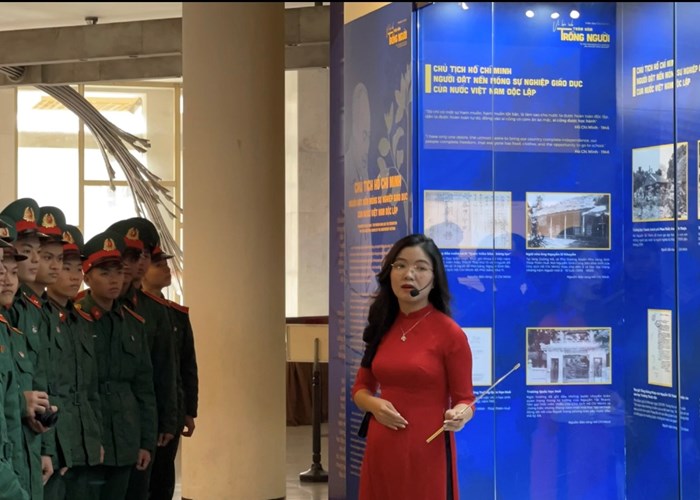 Trưng bày “Vì lợi ích trăm năm trồng người”: Tầm nhìn vượt thời đại của Chủ tịch Hồ Chí Minh về giáo dục - Anh 3