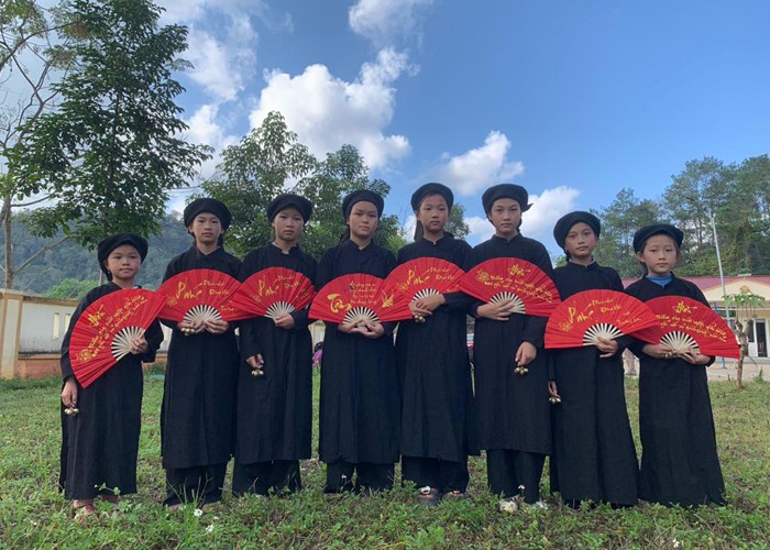 Nghe thuat mua Chau trong dien xuong Then cua nguoi Tay - Anh 4