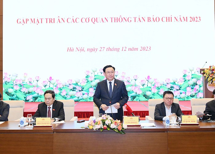 Chủ tịch Quốc hội: Những thành tựu chung của Quốc hội luôn có sự đồng hành, đóng góp quan trọng của báo chí - Anh 2