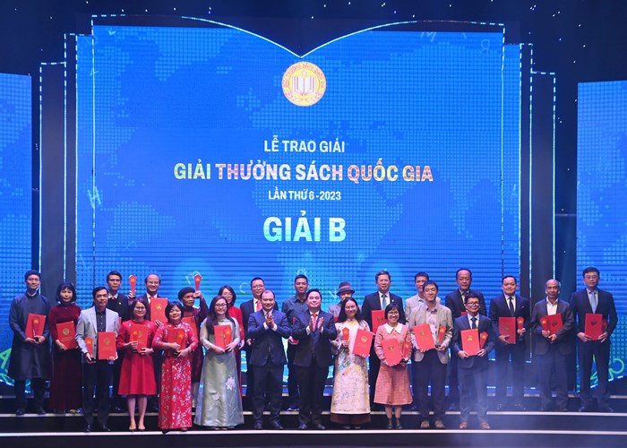 Vinh danh 41 tác phẩm đoạt Giải thưởng Sách Quốc gia lần thứ sáu - Anh 4