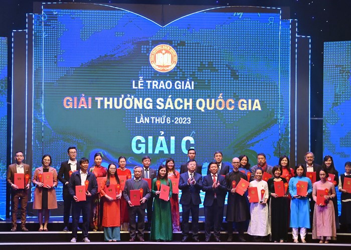 Vinh danh 41 tác phẩm đoạt Giải thưởng Sách Quốc gia lần thứ sáu - Anh 5