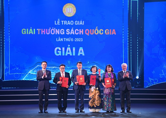 Vinh danh 41 tác phẩm đoạt Giải thưởng Sách Quốc gia lần thứ sáu - Anh 3