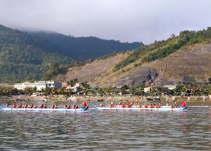 380 VĐV tham gia Lễ hội đua thuyền đuôi Én tại thị xã Mường Lay - Anh 2