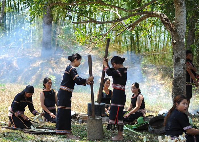 Le mung nuoc giot cua dan toc Ba Na o Dak Ha - Anh 5
