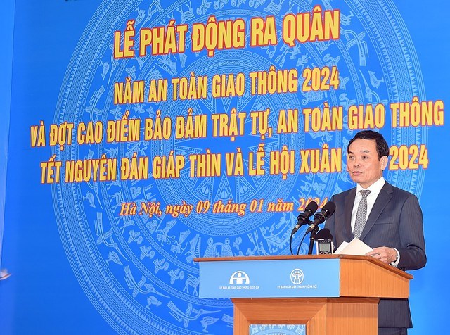Thượng tôn pháp luật để xây dựng văn hóa giao thông an toàn - Anh 2