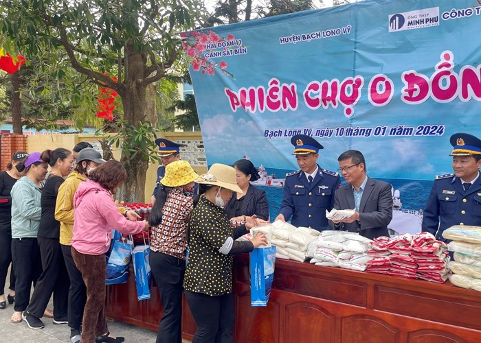 Ấm áp “Xuân biên cương, hải đảo - Tết thắm tình quân dân” ở Bạch Long Vĩ - Anh 2
